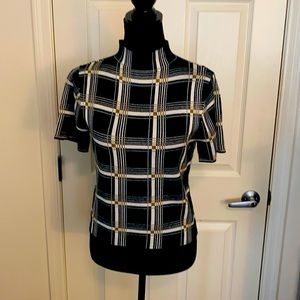7th Avenue knit top. Green and white design size M